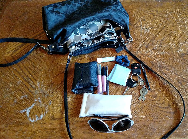 A Look In My Bag #WhatsAlwaysOnMe