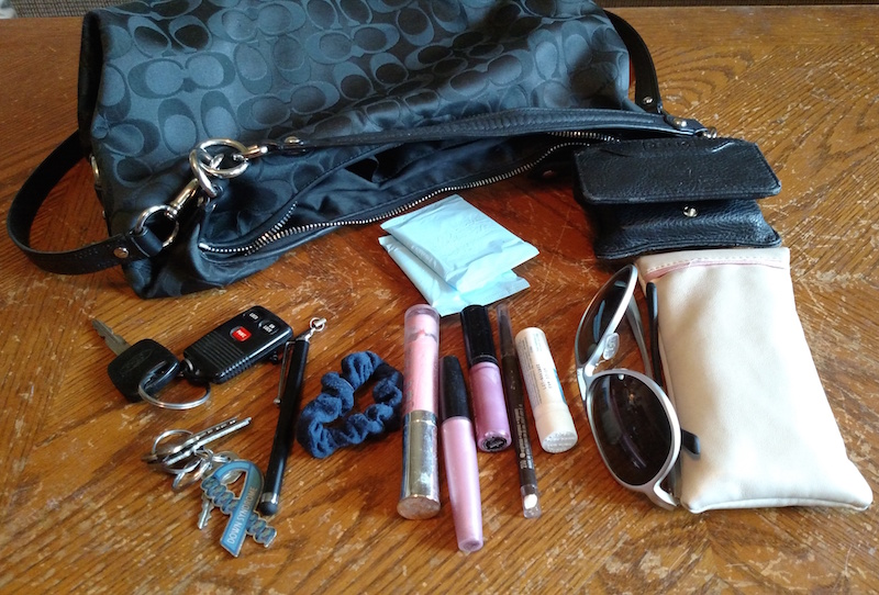 A Look In My Bag #WhatsAlwaysOnMe