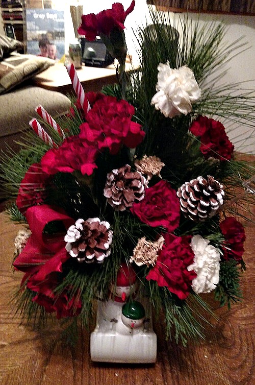 Mom Knows It All 2015 HOLIDAY GIFT GUIDE - Teleflora Peanuts Christmas Bouquets